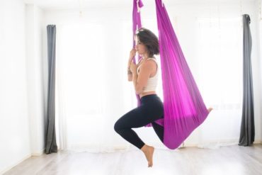 Aerial Yoga Vorteile und Wie Sie am besten damit beginnen