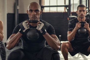 kurzhantel oder kettlebell für kraftraining