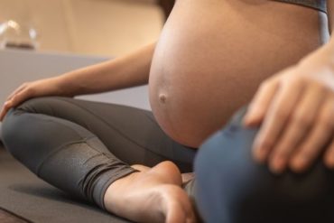 Pränatales Yoga während der schwangerschaft